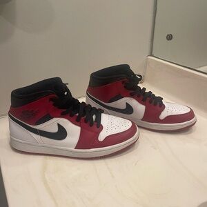 Nike Air Jordan 1 Mid Chicago Shoes used 9.5 men’s